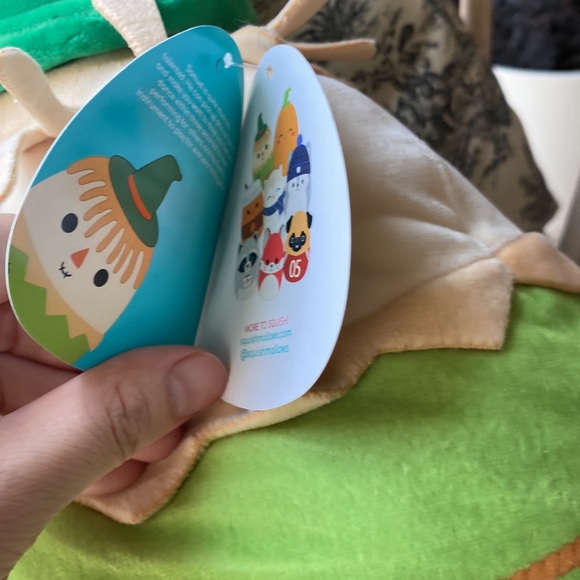 Squishmallow Samuel the Scarecrow - Picture 6 of 6